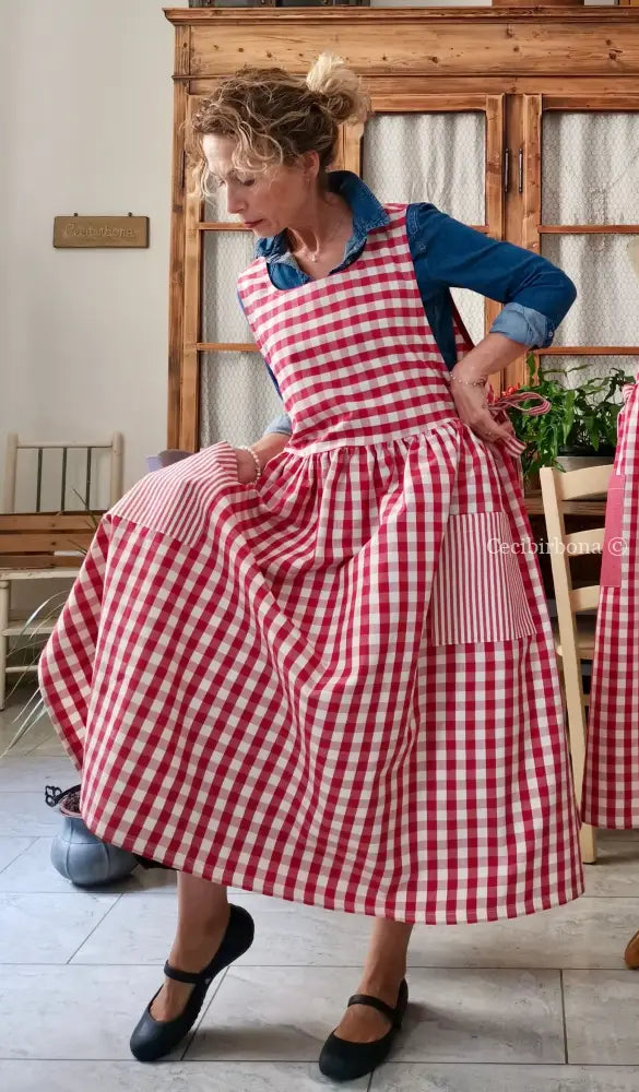 Grembiule in cotone patchwork a quadri rosso ciliegia e righe (Ref. 509) - grembiule donna tessuti moderni