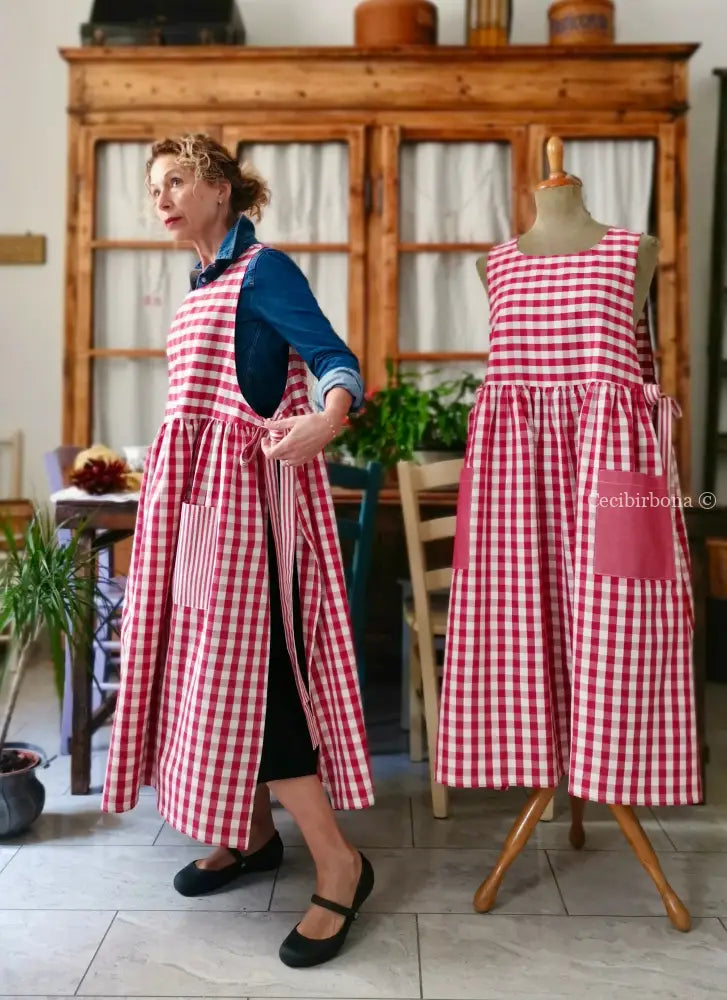 Grembiule in cotone patchwork a quadri rosso ciliegia e righe (Ref. 509) - grembiule donna tessuti moderni