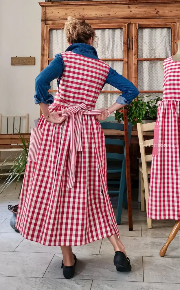 Grembiule in cotone patchwork a quadri rosso ciliegia e righe (Ref. 509) - grembiule donna tessuti moderni