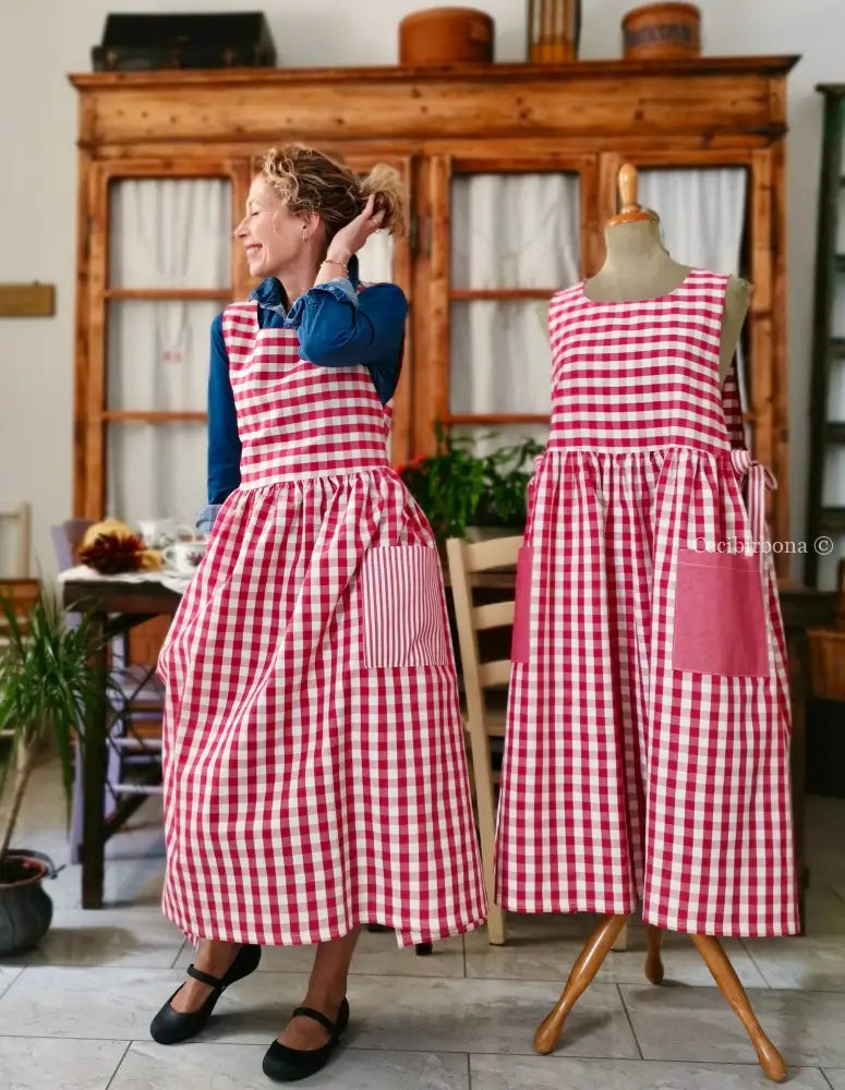 Grembiule in cotone patchwork a quadri rosso ciliegia e righe (Ref. 509) - grembiule donna tessuti moderni