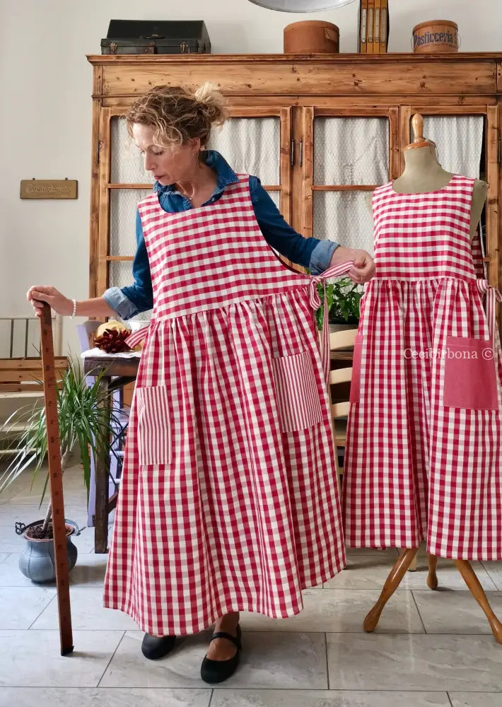 Grembiule in cotone patchwork a quadri rosso ciliegia e righe (Ref. 509) - grembiule donna tessuti moderni
