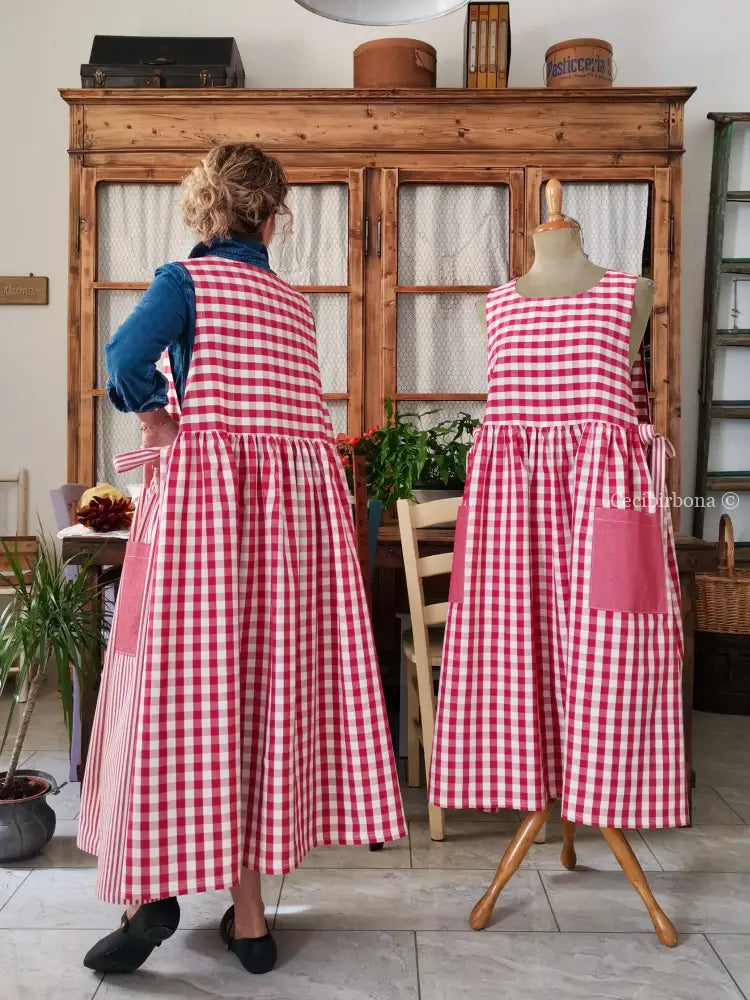 Grembiule in cotone patchwork a righe e quadri rosso ciliegia (Ref. 510) - grembiule donna tessuti moderni