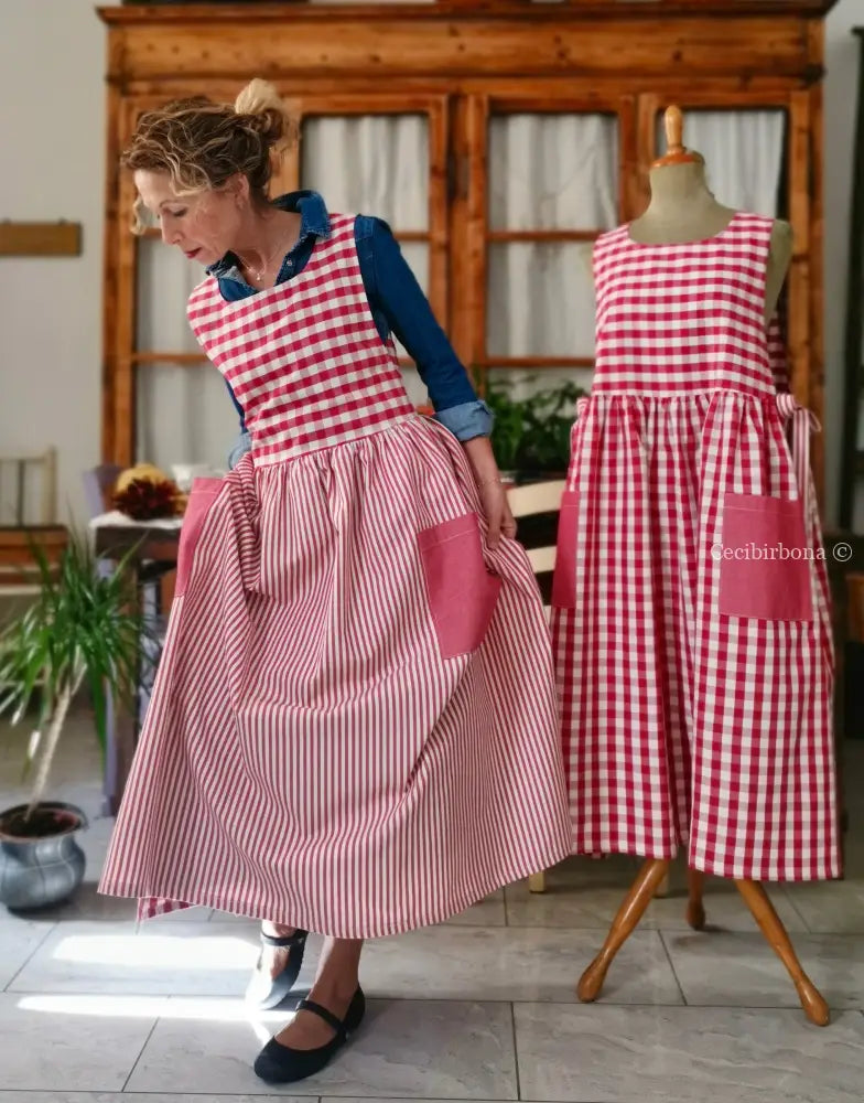 Grembiule in cotone patchwork a righe e quadri rosso ciliegia (Ref. 510) - grembiule donna tessuti moderni