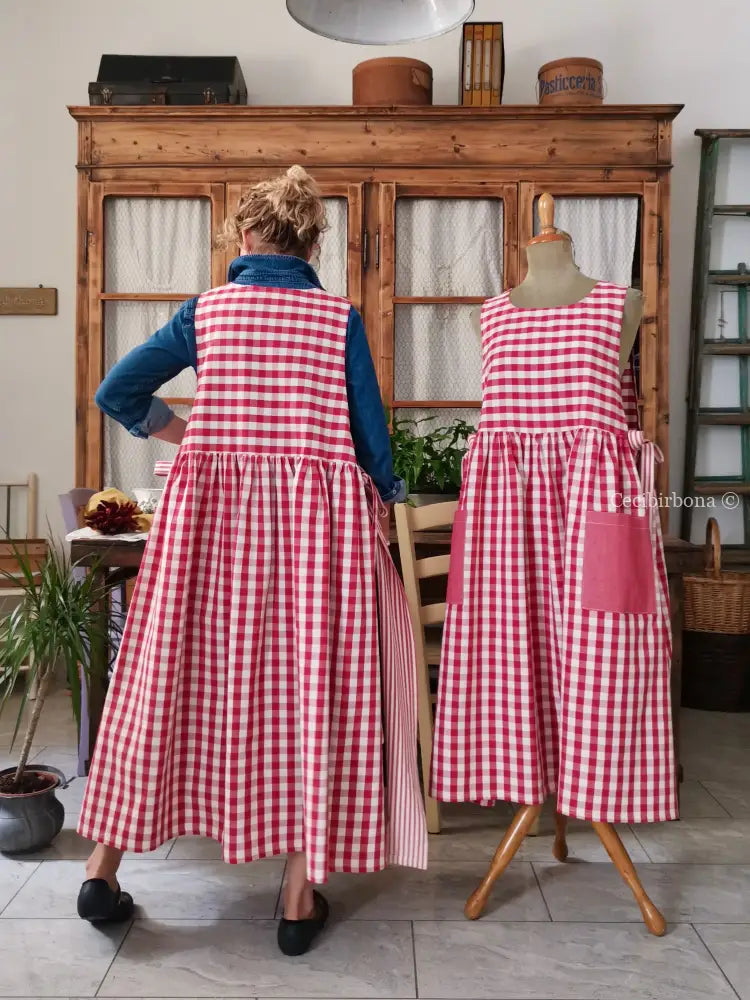 Grembiule in cotone patchwork a righe e quadri rosso ciliegia (Ref. 510) - grembiule donna tessuti moderni