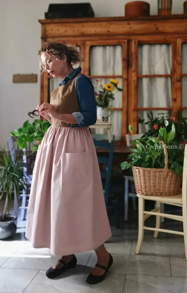 Grembiule in cotone tabacco e rosa cipria (Ref. 528) - grembiule donna tessuti moderni