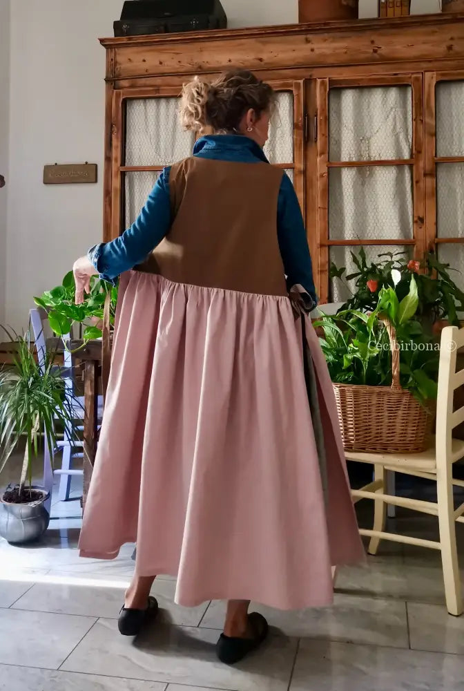 Grembiule in cotone tabacco e rosa cipria (Ref. 528) - grembiule donna tessuti moderni