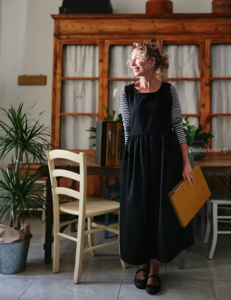 Grembiule in gabardine di lana nera (Ref.408) grembiule donna tessuti moderni