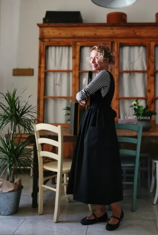 Grembiule in gabardine di lana nera (Ref.408) grembiule donna tessuti moderni