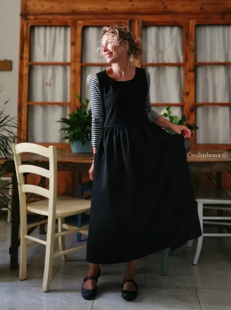 Grembiule in gabardine di lana nera (Ref.408) grembiule donna tessuti moderni