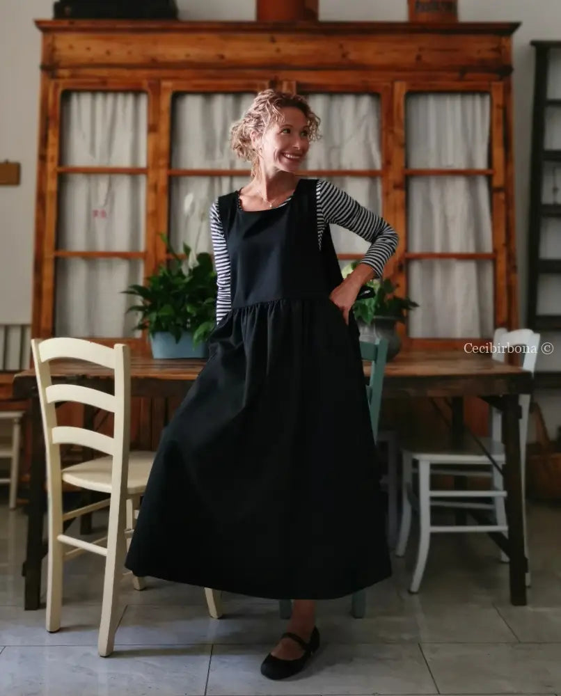 Grembiule in gabardine di lana nera (Ref.408) grembiule donna tessuti moderni