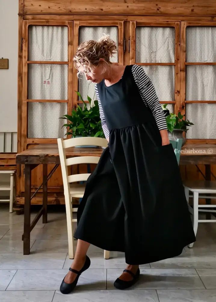 Grembiule in gabardine di lana nera (Ref.408) grembiule donna tessuti moderni