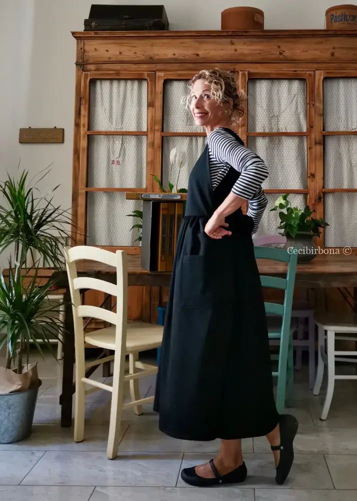 Grembiule in gabardine di lana nera (Ref.408) grembiule donna tessuti moderni