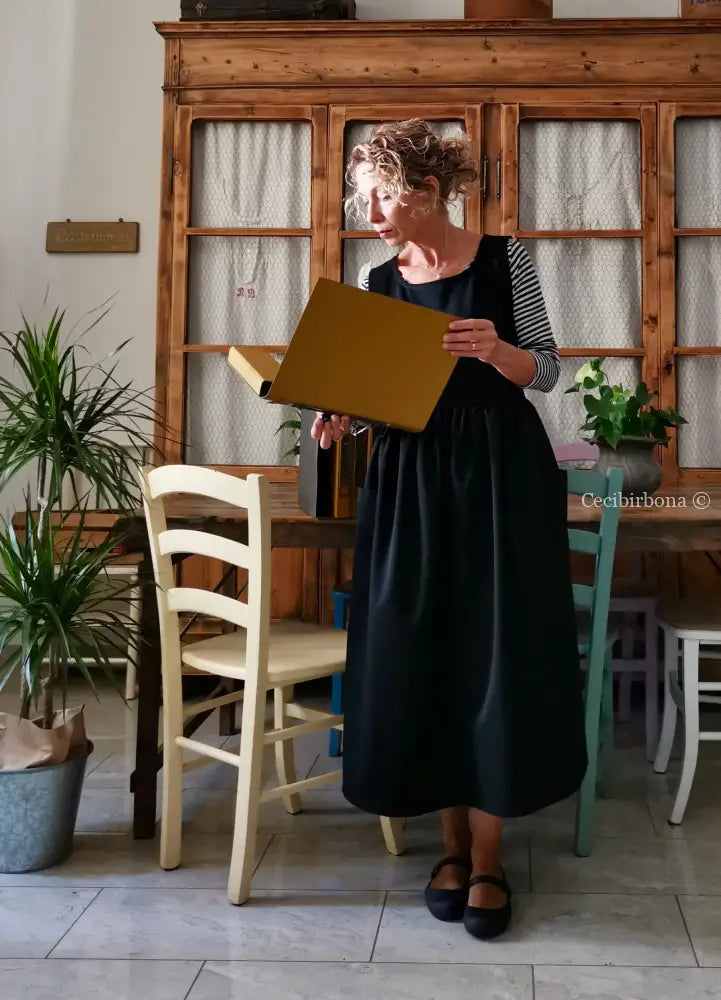 Grembiule in gabardine di lana nera (Ref.408) grembiule donna tessuti moderni