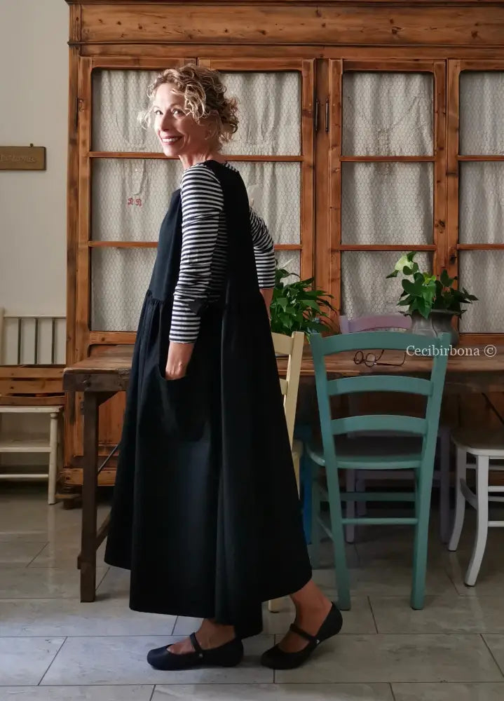 Grembiule in gabardine di lana nera (Ref.408) grembiule donna tessuti moderni