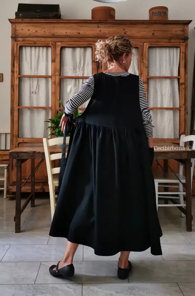 Grembiule in gabardine di lana nera (Ref.408) grembiule donna tessuti moderni