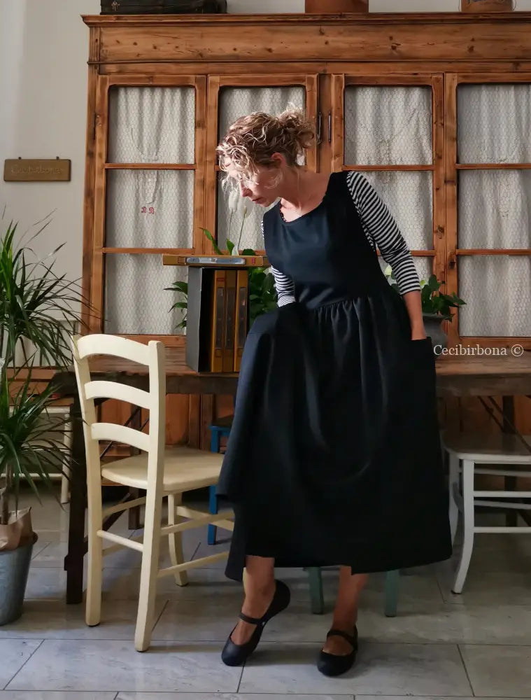 Grembiule in gabardine di lana nera (Ref.408) grembiule donna tessuti moderni