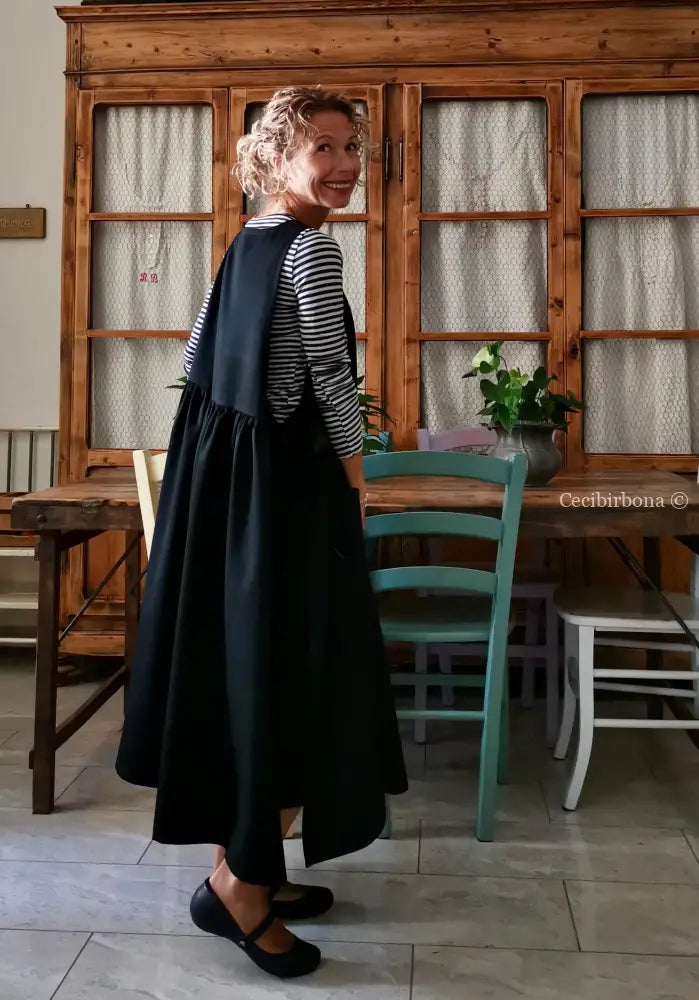 Grembiule in gabardine di lana nera (Ref.408) grembiule donna tessuti moderni