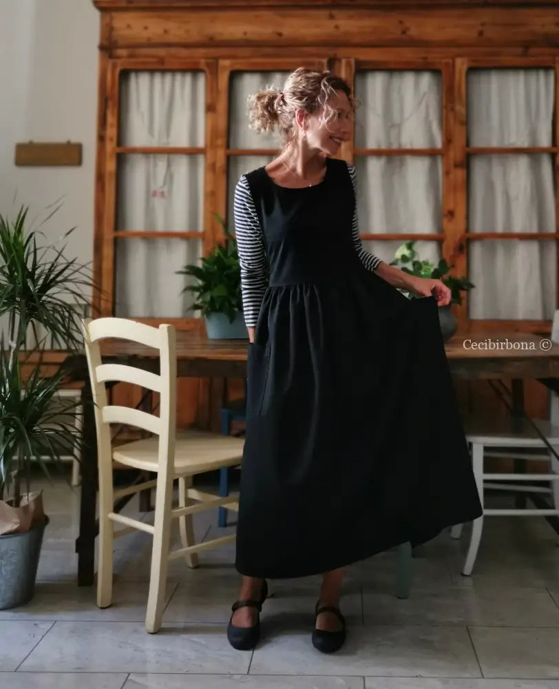 Grembiule in gabardine di lana nera (Ref.408) grembiule donna tessuti moderni