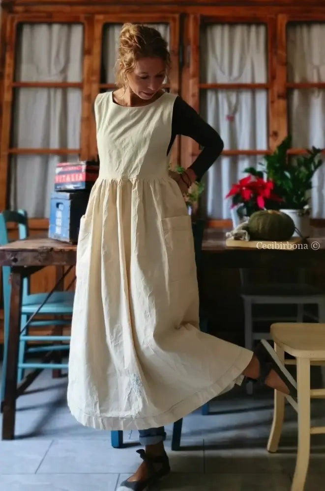 Grembiule in ghinea con monogramma celeste TM (Ref. 18) grembiule donna antico