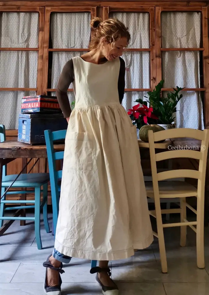 Grembiule in ghinea con monogramma celeste TM (Ref. 18) grembiule donna antico