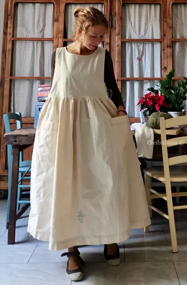 Grembiule in ghinea con monogramma celeste TM (Ref. 18) grembiule donna antico