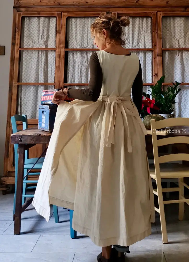 Grembiule in ghinea con monogramma celeste TM (Ref. 18) grembiule donna antico