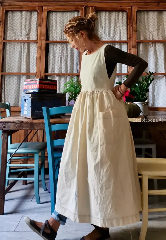 Grembiule in ghinea con monogramma celeste TM (Ref. 18) grembiule donna antico