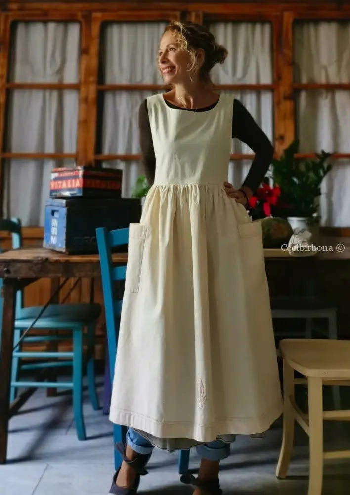 Grembiule in ghinea con monogramma rosa TM (Ref. 27) grembiule donna antico