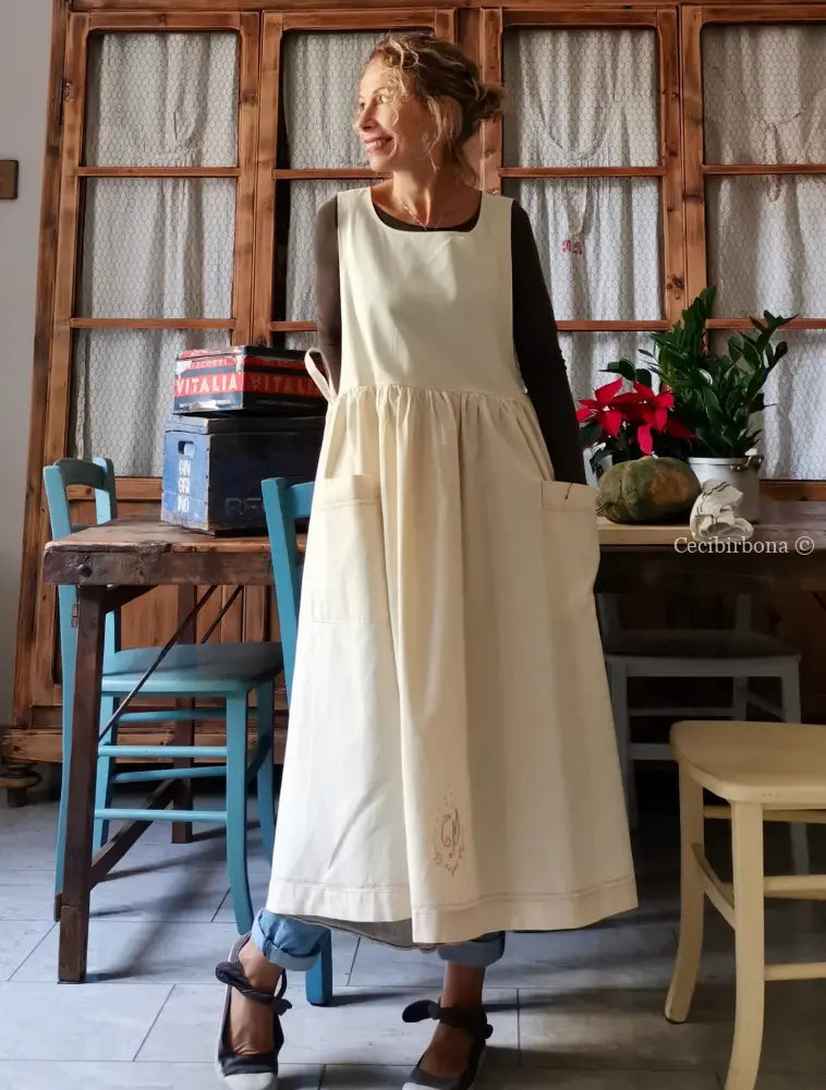 Grembiule in ghinea con monogramma rosa TM (Ref. 27) grembiule donna antico