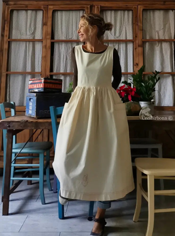 Grembiule in ghinea con monogramma rosa TM (Ref. 27) grembiule donna antico