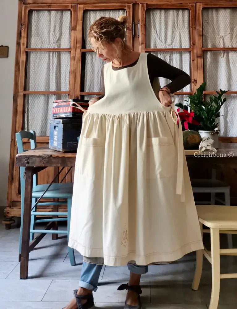 Grembiule in ghinea con monogramma rosa TM (Ref. 27) grembiule donna antico