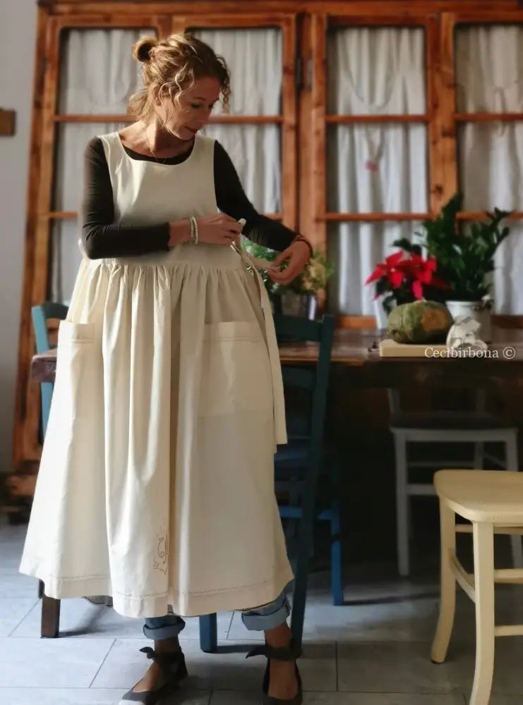 Grembiule in ghinea con monogramma rosa TM (Ref. 27) grembiule donna antico