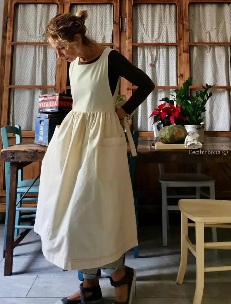 Grembiule in ghinea con monogramma rosa TM (Ref. 27) grembiule donna antico