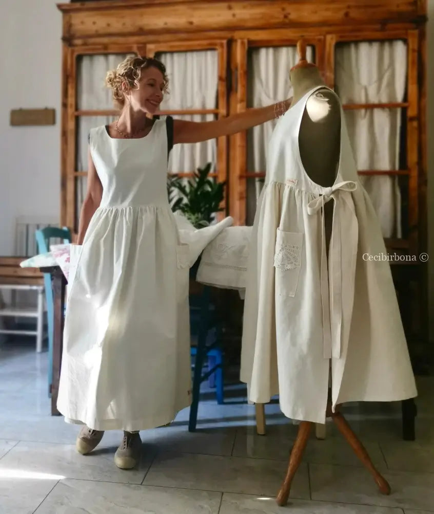 Grembiule in ghinea con pizzo e monogramma rosso BA (Ref. 301) grembiule donna tessuti antichi