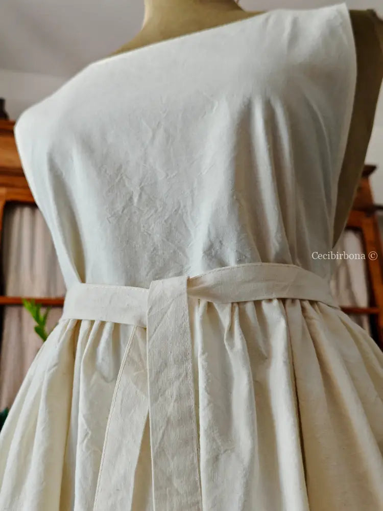 Grembiule in ghinea con pizzo e monogramma rosso BA (Ref. 301) grembiule donna tessuti antichi