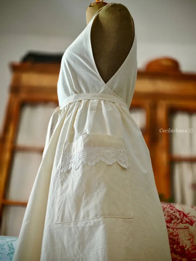 Grembiule in ghinea con pizzo e monogramma rosso BA (Ref. 301) grembiule donna tessuti antichi