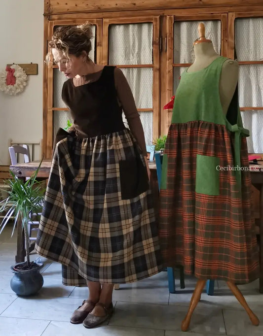 Grembiule in lana tartan e velluto marrone (Ref. 465) grembiule donna tessuti moderni