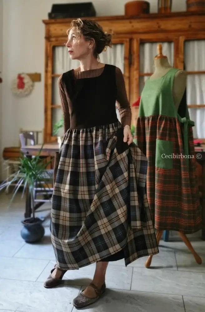 Grembiule in lana tartan e velluto marrone (Ref. 465) grembiule donna tessuti moderni