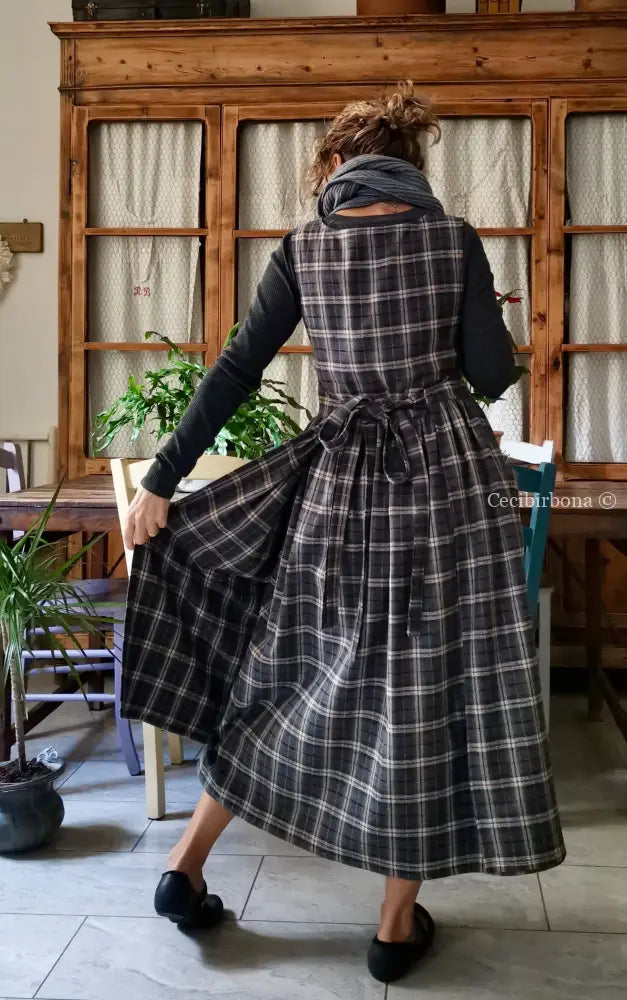 Grembiule in lana tartan grigia e beige (Ref. 466) grembiule donna tessuti moderni