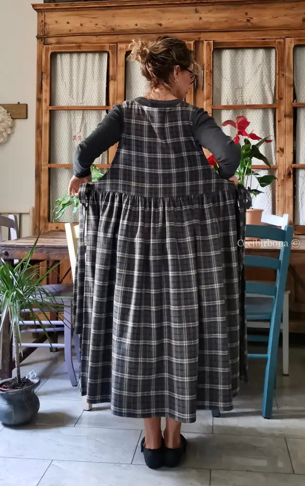 Grembiule in lana tartan grigia e beige (Ref. 466) grembiule donna tessuti moderni