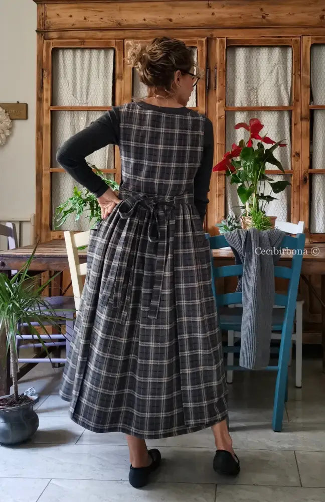 Grembiule in lana tartan grigia e beige (Ref. 466) grembiule donna tessuti moderni