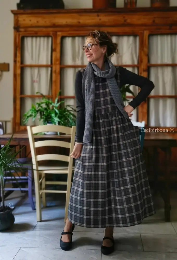 Grembiule in lana tartan grigia e beige (Ref. 466) grembiule donna tessuti moderni