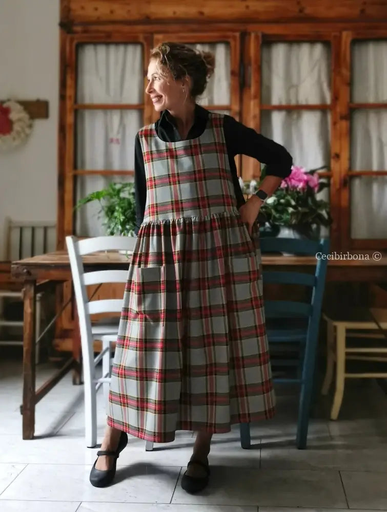 Grembiule in lana tartan grigia e rossa (Ref. 453) grembiule donna tessuti moderni