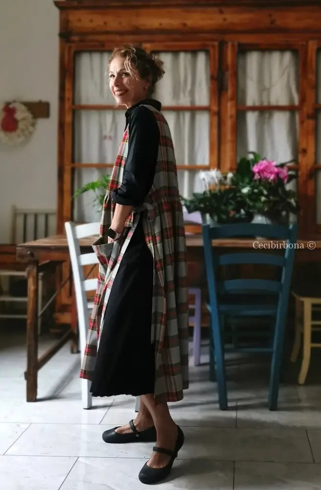 Grembiule in lana tartan grigia e rossa (Ref. 453) grembiule donna tessuti moderni