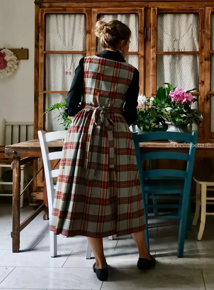 Grembiule in lana tartan grigia e rossa (Ref. 453) grembiule donna tessuti moderni