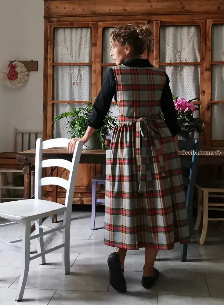 Grembiule in lana tartan grigia e rossa (Ref. 453) grembiule donna tessuti moderni