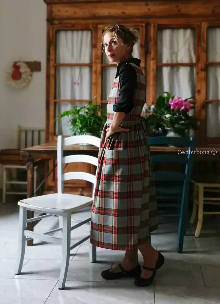 Grembiule in lana tartan grigia e rossa (Ref. 453) grembiule donna tessuti moderni
