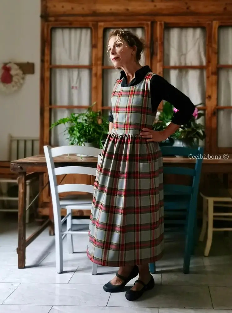 Grembiule in lana tartan grigia e rossa (Ref. 453) grembiule donna tessuti moderni