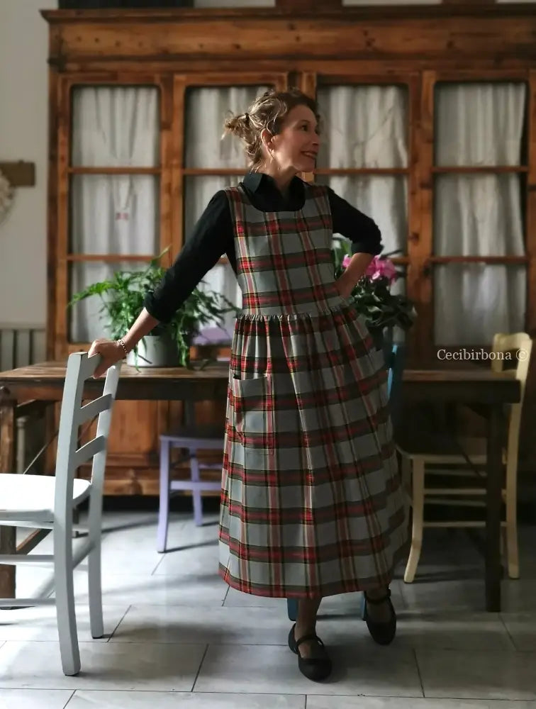 Grembiule in lana tartan grigia e rossa (Ref. 453) grembiule donna tessuti moderni
