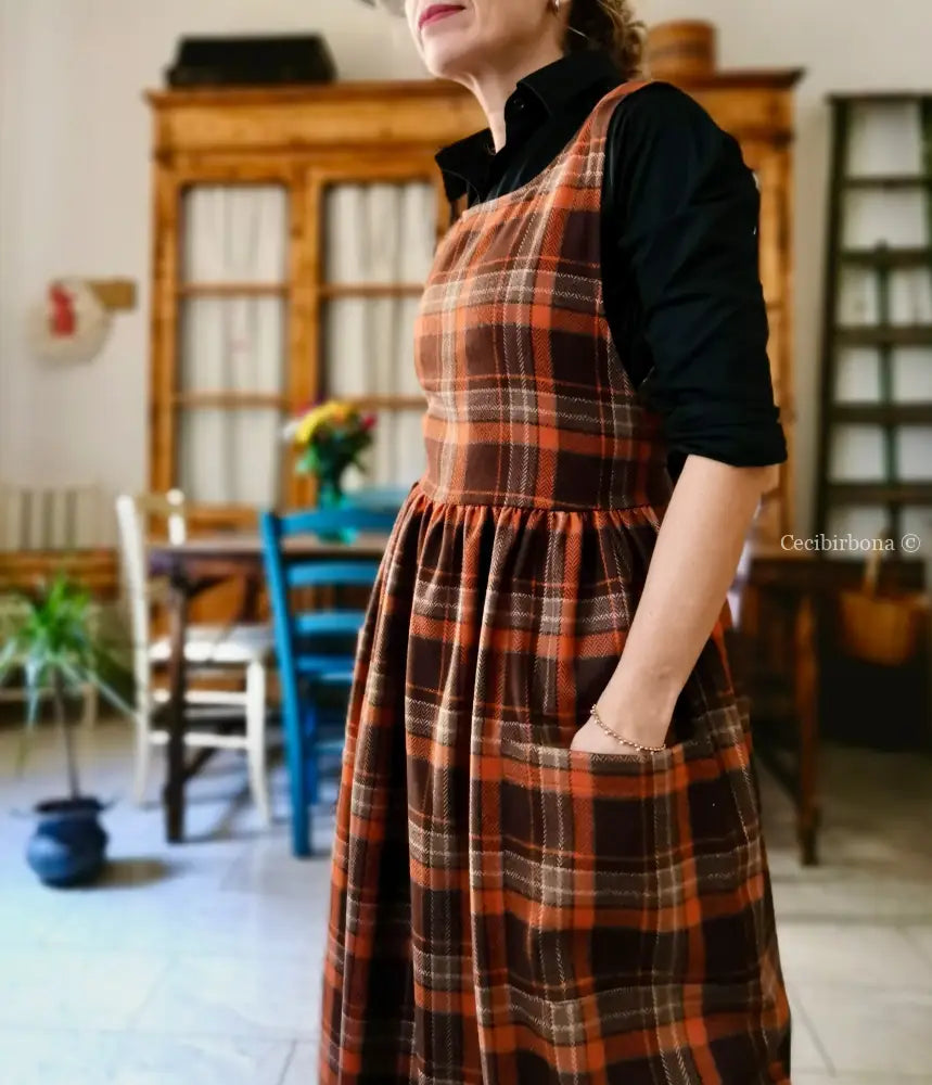 Grembiule in lana tartan marrone e ruggine (Rif. 478) grembiule donna tessuti moderni